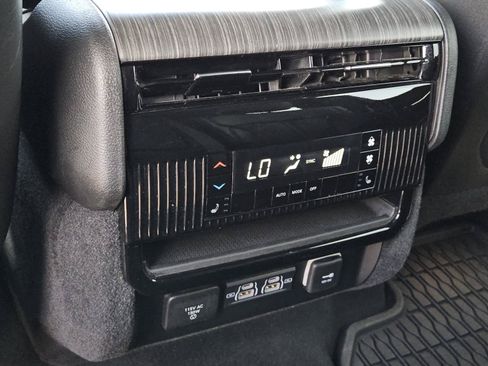 Used 2024 Jeep Wagoneer Series II w/ Flexible Seating Group RWD image 30