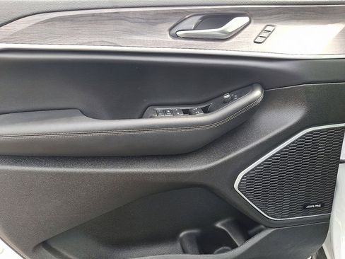 Used 2023 Jeep Grand Cherokee 4WD 4xe image 13