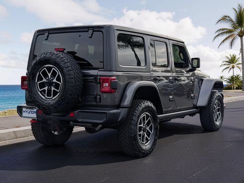 Used 2025 Jeep Wrangler Unlimited Rubicon w/ Convenience Group AWD/4WD image 4