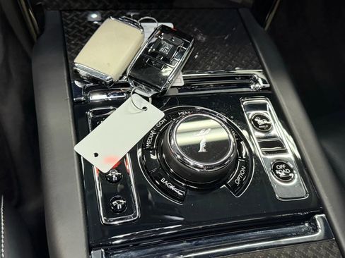 Used 2022 Rolls-Royce Cullinan Black Badge w/ Dark Exterior Package image 84