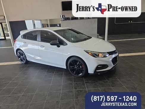 Used 2018 Chevrolet Cruze LT w/ Redline Edition FWD image 2