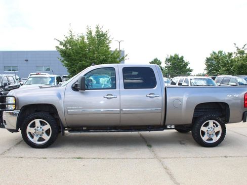 Used 2013 Chevrolet Silverado 2500 LT w/ Custom Sport Truck Package AWD/4WD image 4