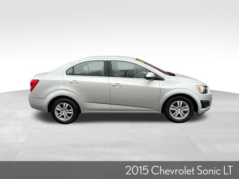 Used 2015 Chevrolet Sonic LT image 4