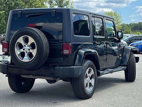 Used 2017 Jeep Wrangler Unlimited Sahara AWD/4WD image 5