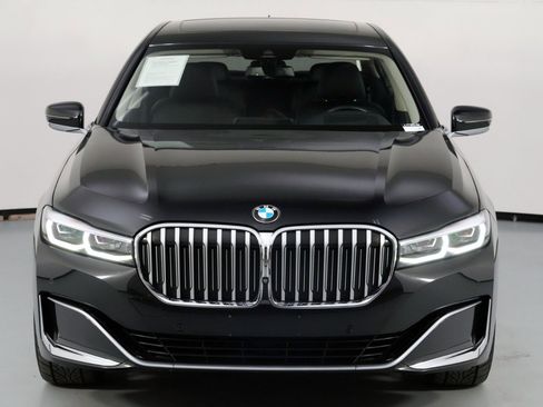 Used 2020 BMW 740i w/ Premium Package image 51
