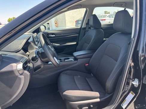 Used 2025 Nissan Altima 2.5 SV FWD image 27