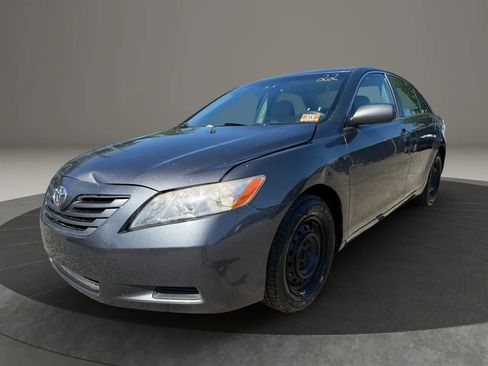 Used 2009 Toyota Camry SE FWD image 1