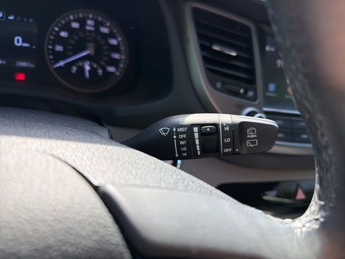 Used 2018 Hyundai Tucson Value w/ Cargo Package FWD image 16