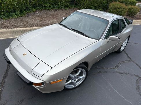 Used 1988 Porsche 944 Coupe RWD image 3