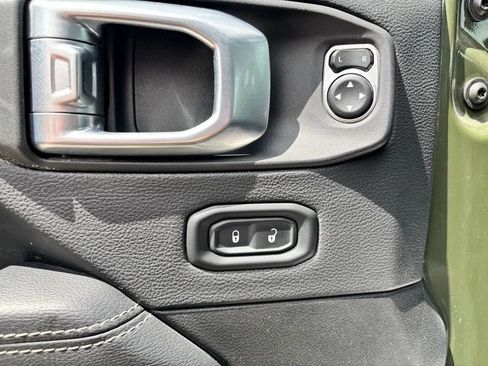 Used 2021 Jeep Wrangler Unlimited Sahara w/ Uconnect 4C Nav & Sound Group AWD/4WD image 19