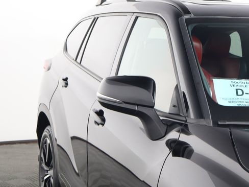 Used 2021 Toyota Highlander XSE image 14