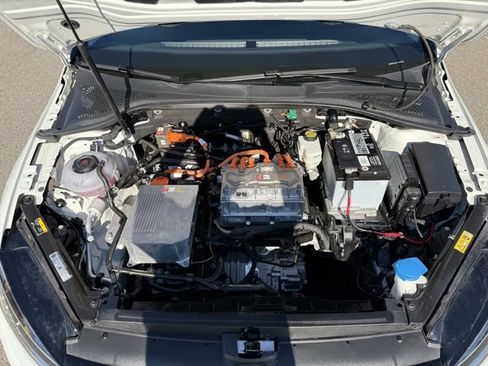 Used 2019 Volkswagen e-Golf SE w/ Driver Assistance Package image 29