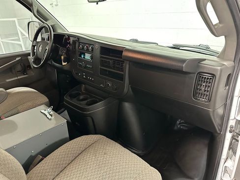 Used 2020 GMC Savana 2500 Extended w/ Enhanced Convenience Package RWD image 18
