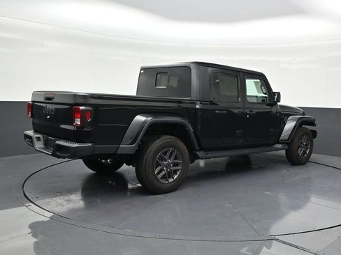 Used 2025 Jeep Gladiator Sport image 5