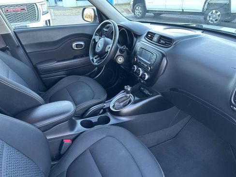 Used 2016 Kia Soul + image 28