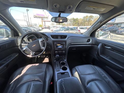 Used 2015 Chevrolet Traverse LT w/ Style and Technology Package image 12