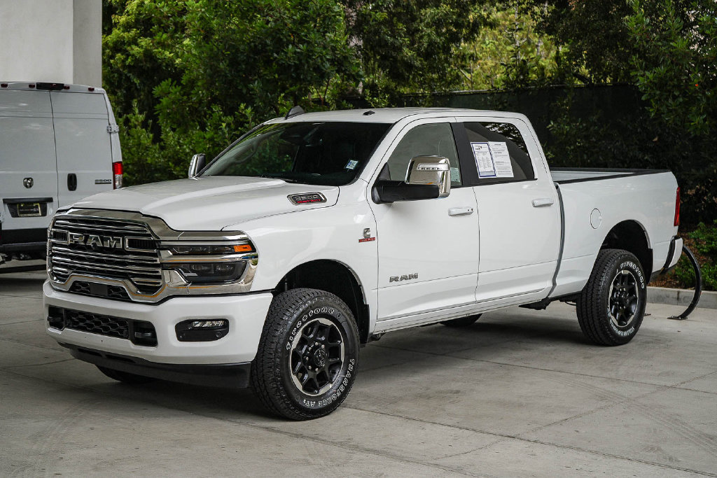 Used 2026 RAM 2500 Laramie AWD/4WD image 3
