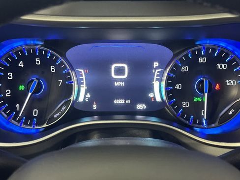 Used 2025 Chrysler Pacifica Select FWD image 27