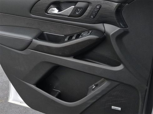 Used 2023 Chevrolet Traverse High Country image 34