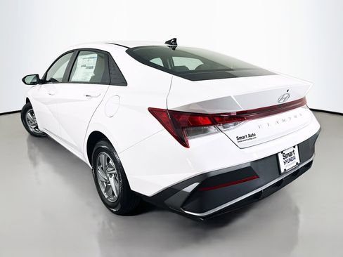 New 2026 Hyundai Elantra SE FWD image 5
