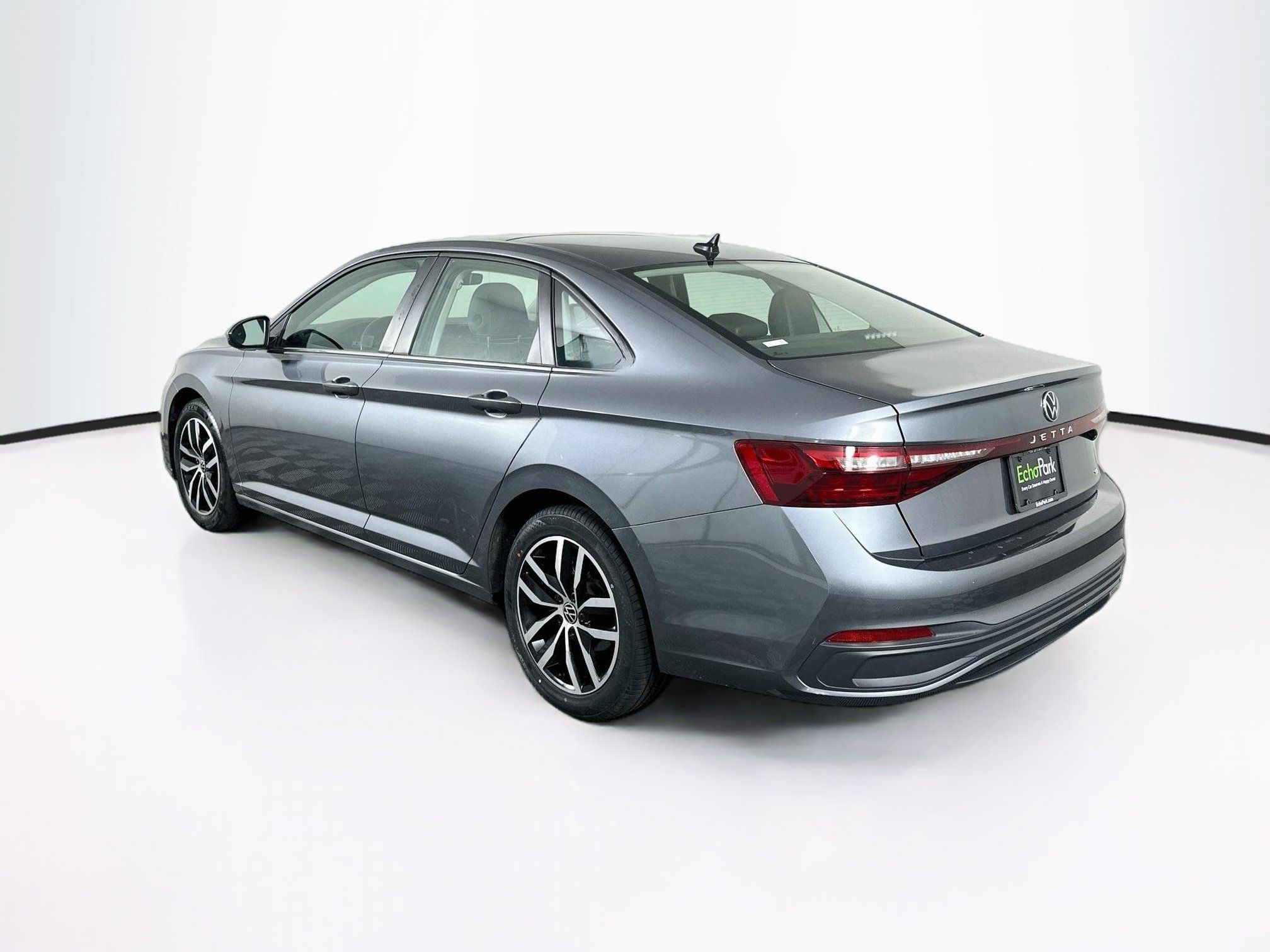 Used 2025 Volkswagen Jetta SE FWD image 5