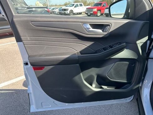 New 2025 Ford Escape SE image 10