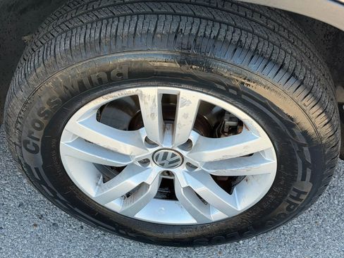 Used 2016 Volkswagen Tiguan S image 22