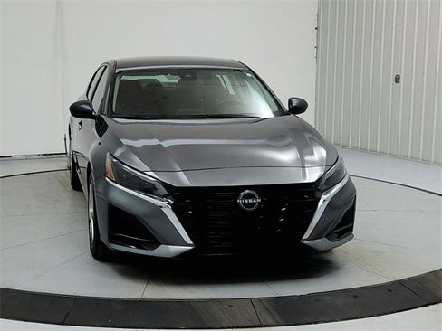 Used 2025 Nissan Altima 2.5 S image 2