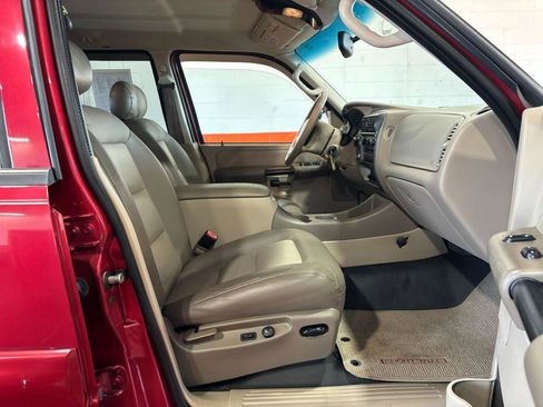 Used 2005 Ford Explorer Sport Trac XLT image 16