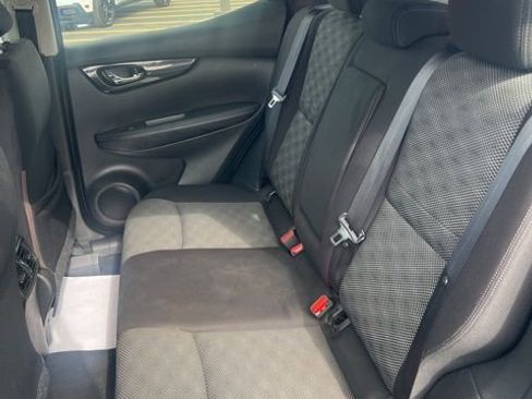 Used 2018 Nissan Rogue Sport SV w/ SV Technology Package image 12