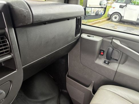 Used 2022 Chevrolet Express 2500 w/ Driver Convenience Package RWD image 40
