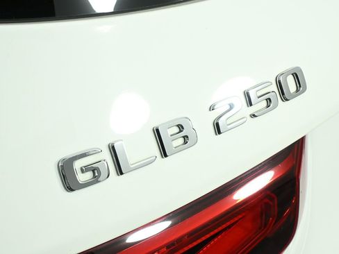 Certified 2021 Mercedes-Benz GLB 250 4MATIC image 28
