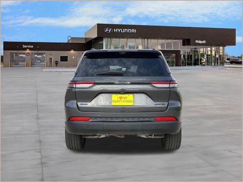 Used 2024 Jeep Grand Cherokee Limited w/ Luxury Tech Group II image 10