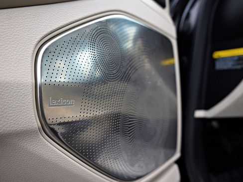 Used 2018 Genesis G90 5.0 Ultimate image 24