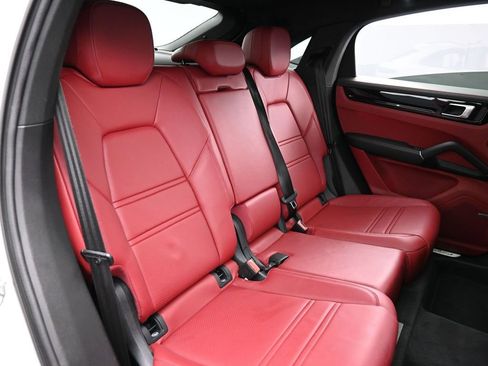 Certified 2022 Porsche Cayenne E-Hybrid Coupe image 28