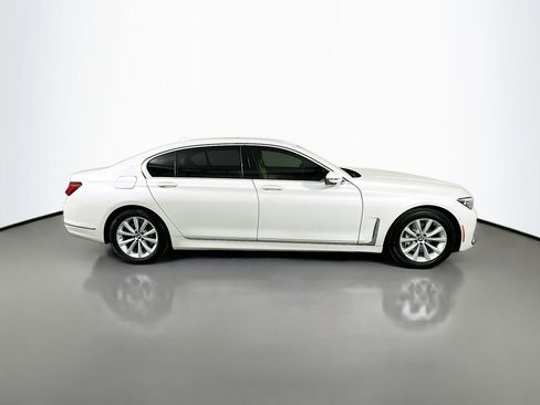 Used 2022 BMW 740i image 4