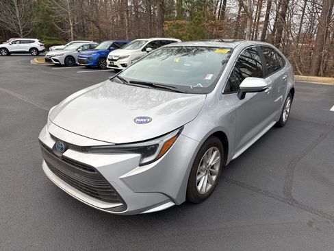 Used 2025 Toyota Corolla XLE image 13