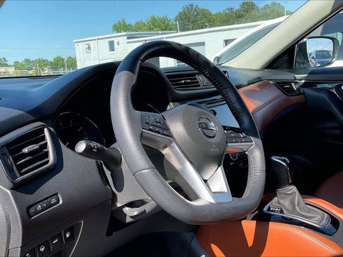 Used 2019 Nissan Rogue SL w/ Premium Package FWD image 6