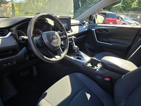Used 2020 Toyota RAV4 LE AWD/4WD image 11