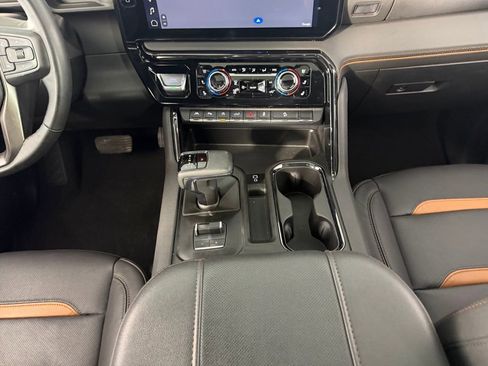 Used 2024 GMC Sierra 1500 AT4 w/ Technology Package image 16