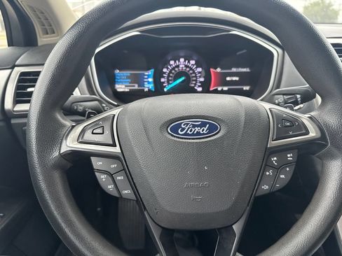 Used 2019 Ford Fusion SE FWD image 9