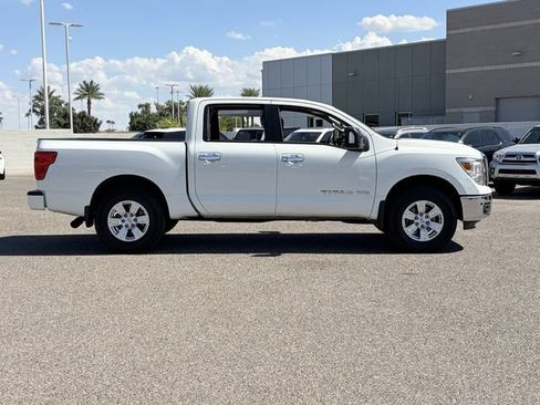 Used 2018 Nissan Titan SV w/ SV Convenience Package AWD/4WD image 26