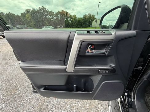Used 2015 Toyota 4Runner Limited w/ Convenience Package AWD/4WD image 6
