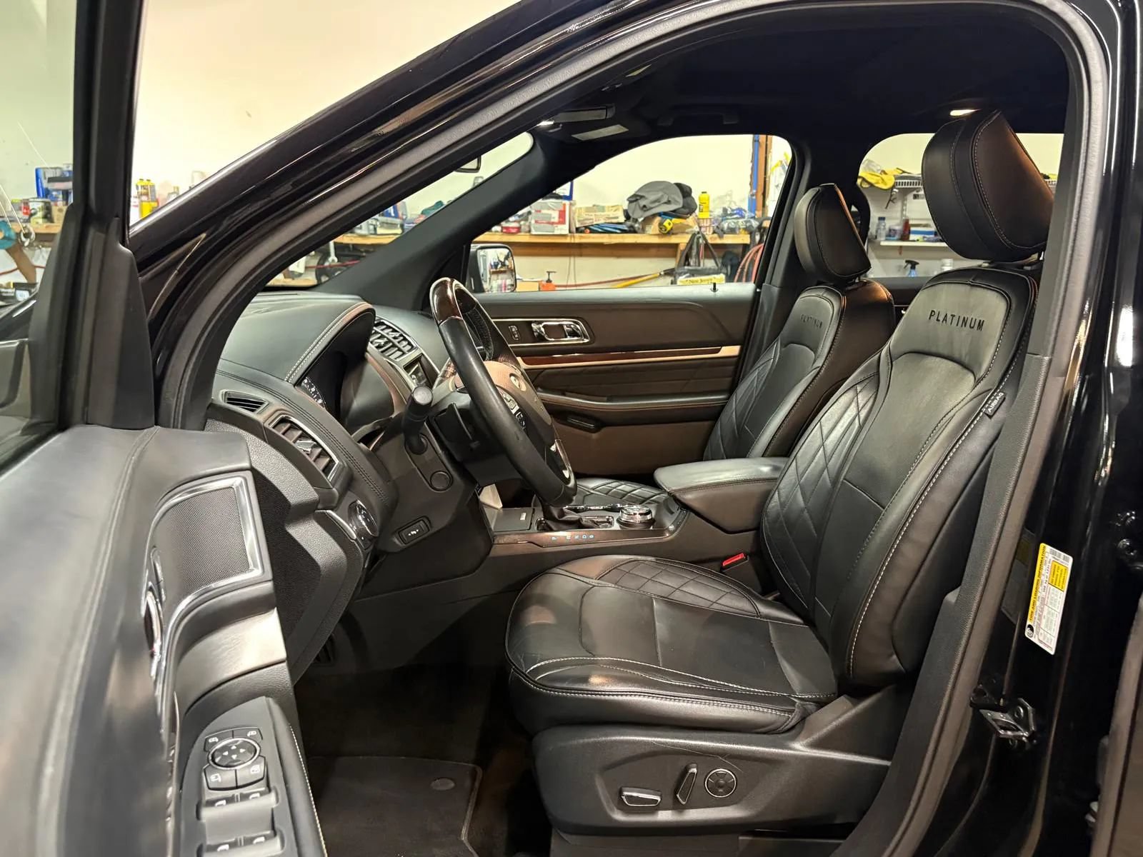 Used 2018 Ford Explorer Platinum AWD/4WD image 17