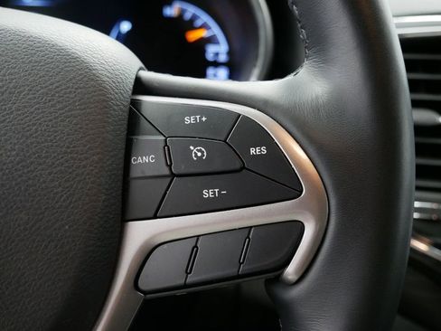 Certified 2022 Jeep Grand Cherokee Laredo X image 26