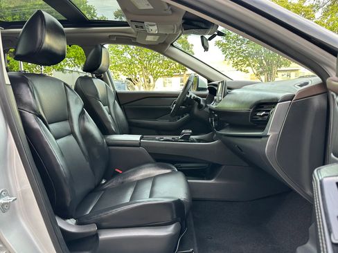 Used 2021 Nissan Rogue SV w/ Premium Package image 23