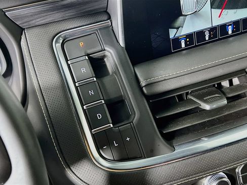 Used 2023 GMC Yukon XL SLT w/ SLT Luxury Package AWD/4WD image 16
