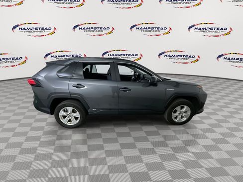 Used 2021 Toyota RAV4 LE AWD/4WD image 9