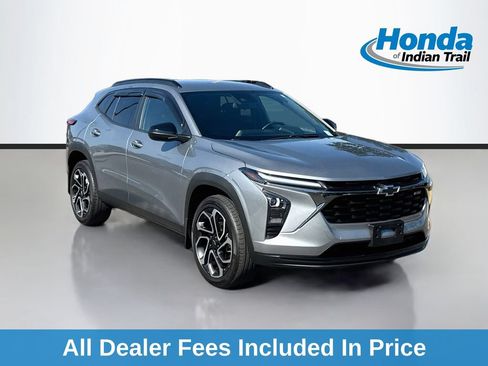 Used 2025 Chevrolet Trax RS w/ Driver Confidence Package FWD image 1