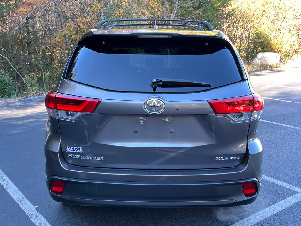 Used 2017 Toyota Highlander XLE w/ Carpet Mat Package AWD/4WD image 4